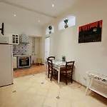 Daire Fausto's House