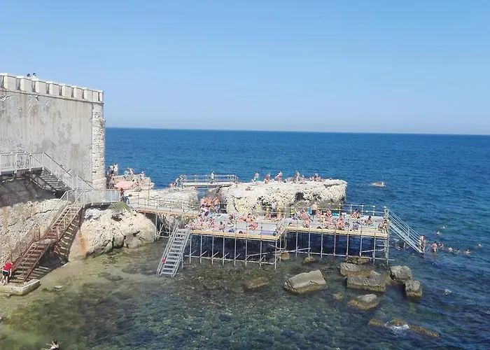 Fausto's House アパート